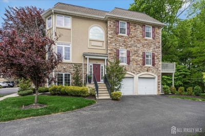 /international/us/45-w-aspen-way-w-matawan-nj-110108410816/