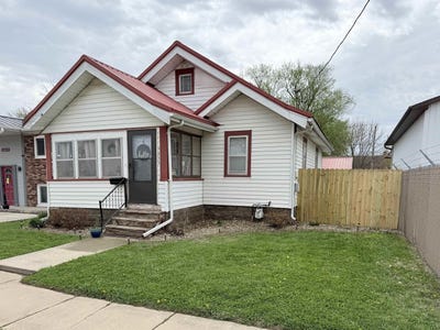 /international/us/1733-falls-avenue-waterloo-ia-110108337695/