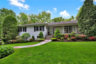 /international/us/2-bonnie-briar-lane-larchmont-ny-110108348483/