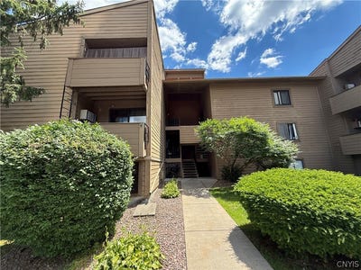 /international/us/260-watertree-drive-east-syracuse-ny-110108965893/