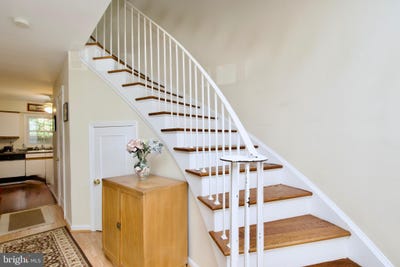 /international/us/8425-penshurst-drive-springfield-va-110101002280/