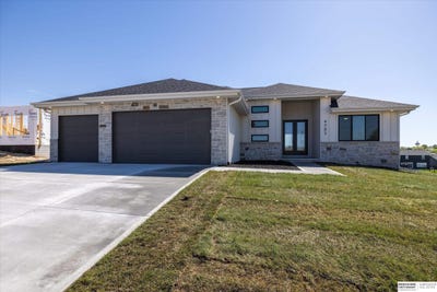 /international/us/4505-n-213th-street-omaha-ne-110107819921/