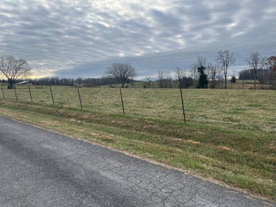 /international/us/216-w-bernard-rd-russell-springs-ky-110096260568/