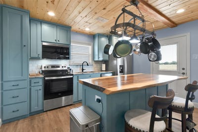 /international/us/1158-county-road-1240-savoy-tx-110119378710/