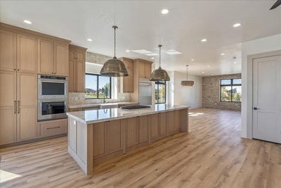 /international/us/1602-e-center-pointe-dr-lehi-ut-110103778026/