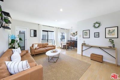 /international/us/6250-fulton-ave-van-nuys-ca-110106723810/