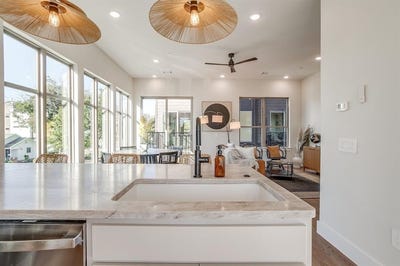 /international/us/2824-weisenberger-street-fort-worth-tx-110106961385/