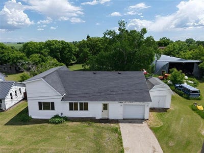 /international/us/25924-185th-avenue-sw-crookston-mn-110108915777/