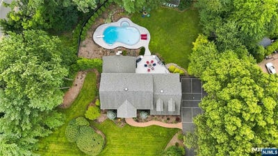/international/us/700-oak-lane-franklin-lakes-nj-110119490573/