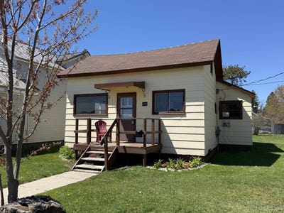 /international/us/117-n-third-street-road-manistique-mi-110108198889/