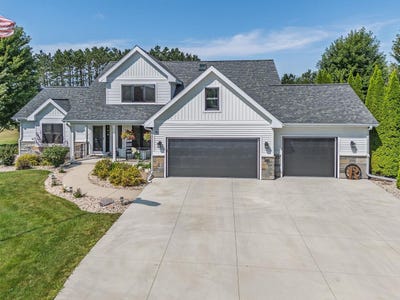/international/us/s4166-whispering-pines-drive-baraboo-wi-110101682878/