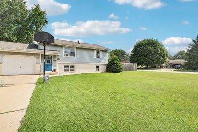 /international/us/3323-spruce-street-janesville-wi-110100841594/