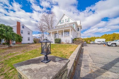 /international/us/2919-pawtucket-avenue-east-providence-ri-110106768481/