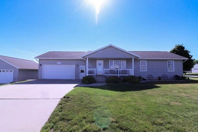 /international/us/1301-1st-street-grundy-center-ia-110108794531/