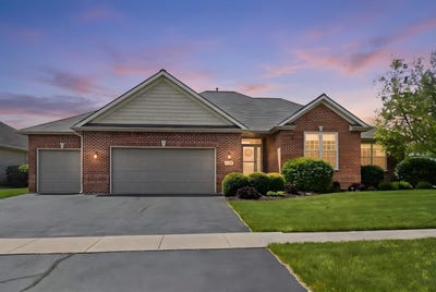 /international/us/2337-dustin-drive-sycamore-il-110107882450/