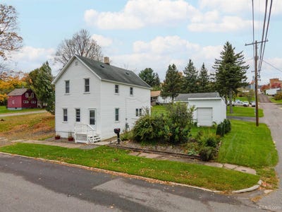 /international/us/12-s-1st-street-crystal-falls-mi-110102980851/