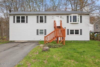 /international/us/8435-bear-trail-drive-tobyhanna-pa-110107932115/