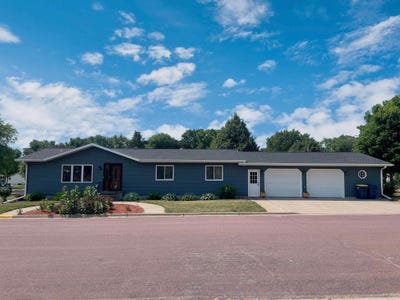 /international/us/401-wilson-street-w-springfield-mn-110109159843/