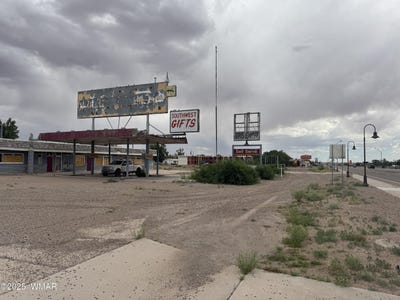 /international/us/2412-navajo-boulevard-holbrook-az-110100777191/