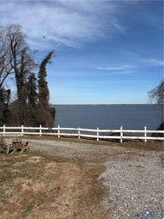 /international/us/475-james-river-overview-spring-grove-va-110119734226/