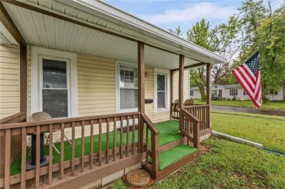 /international/us/435-s-4th-street-iola-ks-110110146806/