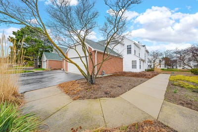 /international/us/108-hampton-boulevard-lake-bluff-il-110106951653/