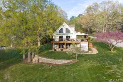 /international/us/272-brandon-ct-bracey-va-110107167290/