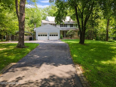 /international/us/3649-e-lydius-street-guilderland-ny-110100261618/