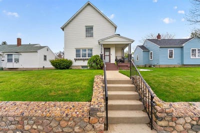 /international/us/814-1st-avenue-east-williston-nd-110108449995/