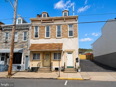 /international/us/845-n-8th-street-reading-pa-110106695752/