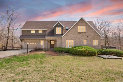 /international/us/925-w-oakwood-lane-paoli-in-110119583742/