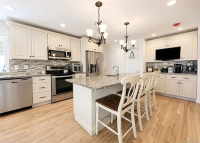 /international/us/30-park-avenue-shirley-ny-110108239879/