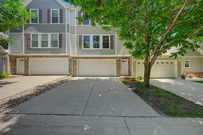/international/us/4305-153rd-place-urbandale-ia-110108532476/