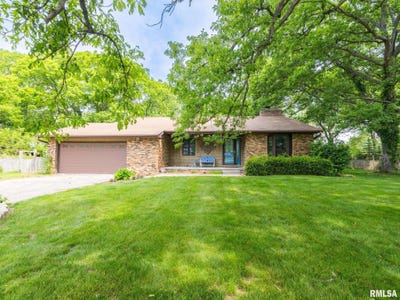 /international/us/244-whispering-oaks-drive-germantown-hills-il-110108166547/