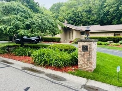 /international/us/28902-creek-bend-drive-farmington-hills-mi-110100549437/