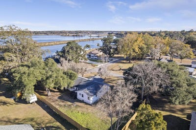 /international/us/1822-mallard-circle-moncks-corner-sc-110108612352/