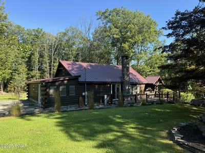 /international/us/2940-owego-turnpike-hawley-pa-110101833218/