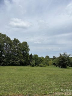/international/us/mccall-road-lenoir-nc-110108444382/