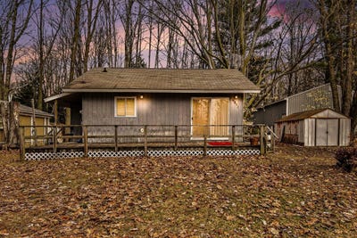 /international/us/4632-northland-drive-gladwin-mi-110107276182/