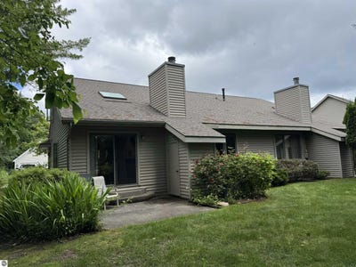 /international/us/723-n-apple-tree-drive-suttons-bay-mi-110109056025/