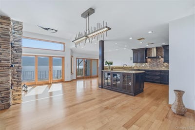 /international/us/739-hewitt-lane-new-windsor-ny-110107763148/