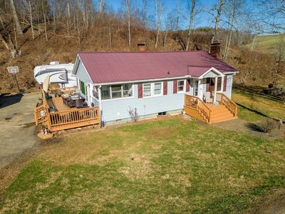 /international/us/5665-chances-creek-rd-fancy-gap-va-110106341979/