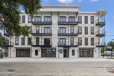 /international/us/124-court-unit-206-street-bay-saint-louis-ms-110100391450/