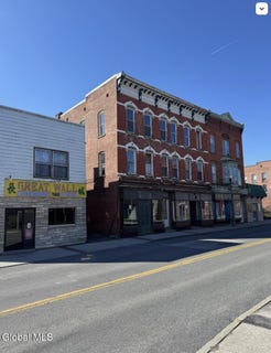 /international/us/59-church-street-hoosick-falls-ny-110107890569/