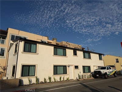 /international/us/17094-5th-street-sunset-beach-ca-110120086770/