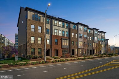 /international/us/13270-woodland-park-road-herndon-va-110108447633/