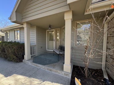 /international/us/n21w24305-cumberland-dr-pewaukee-wi-110106340795/