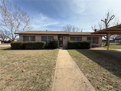 /international/us/801-meadowlark-street-hamilton-tx-110107397795/