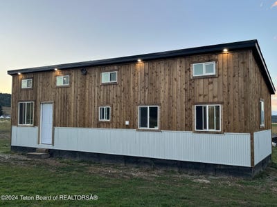 /international/us/100-weber-lane-freedom-wy-110094524243/