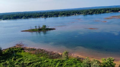 /international/us/v-l-10-55a-s-colwell-lane-sault-ste-marie-mi-110100832998/